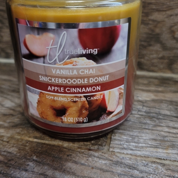 Trueliving Welcoming Scented Vanilla Chia 18 oz Candle Glass Jar w/ Lid 6.5" New - Picture 3 of 3